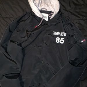 tommy hilfiger windbreaker
